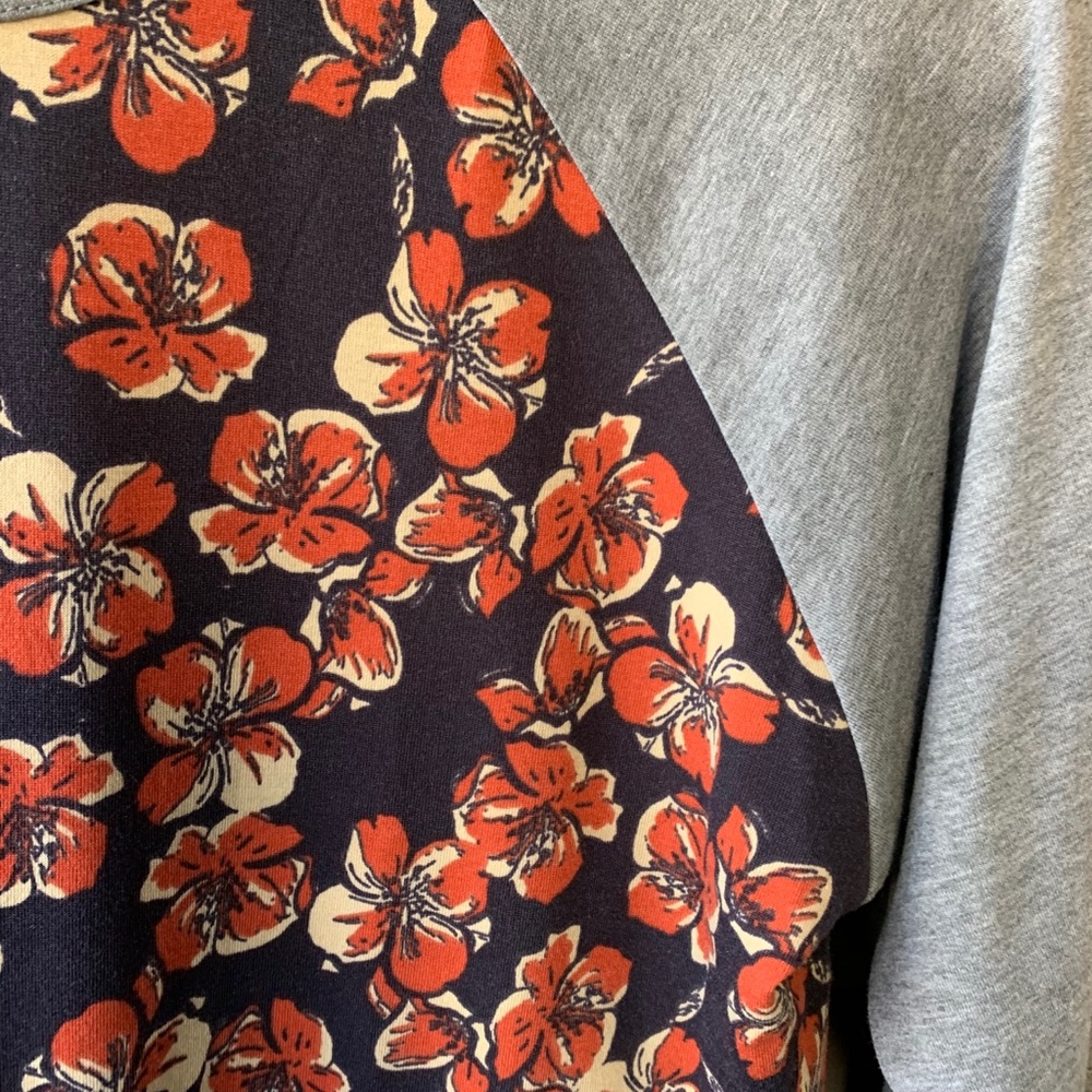 LuLaRoe Randy Top - Picture 2 of 2